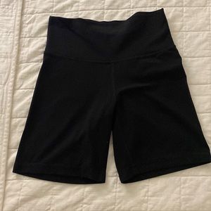 Aritzia butter biker 7”